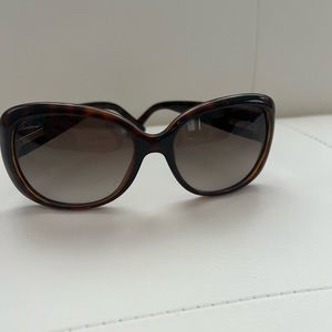 Authentic Women's Gucci sunglasses
